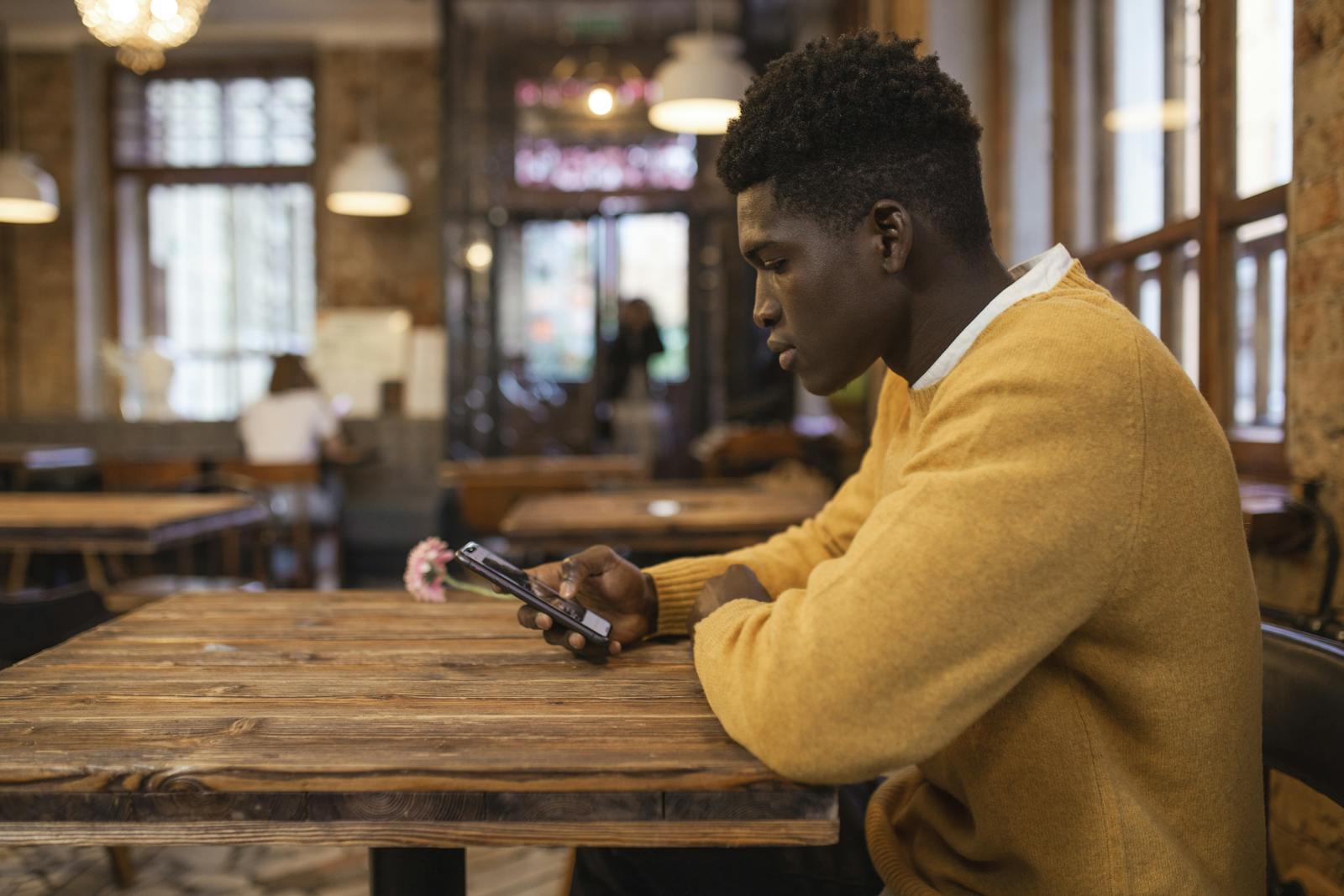 Comment créer un profil Tinder qui attire vraiment en 2025