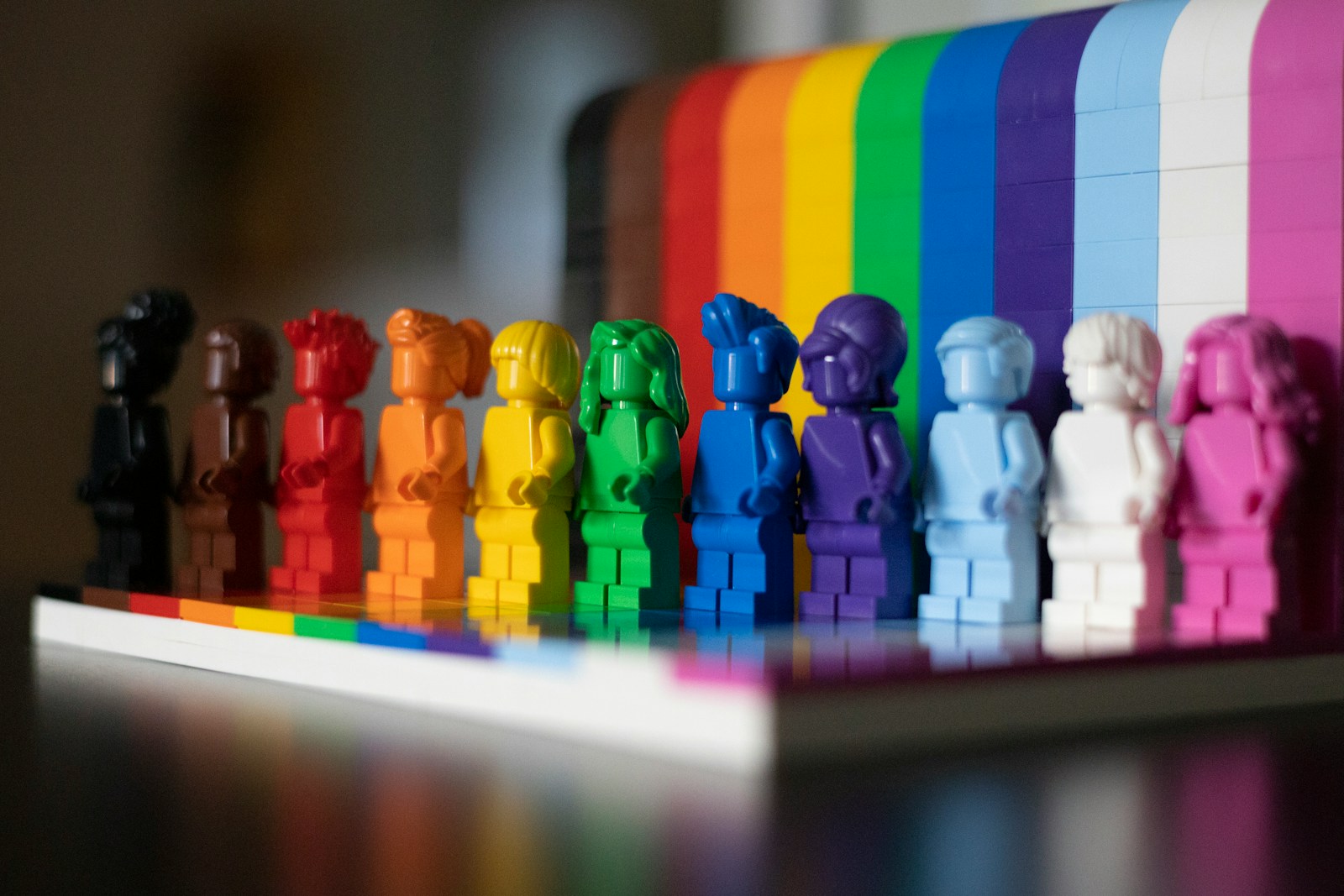 Dating LGBTQ+ : applis inclusives et bonnes pratiques pour éviter les micro‑agressions